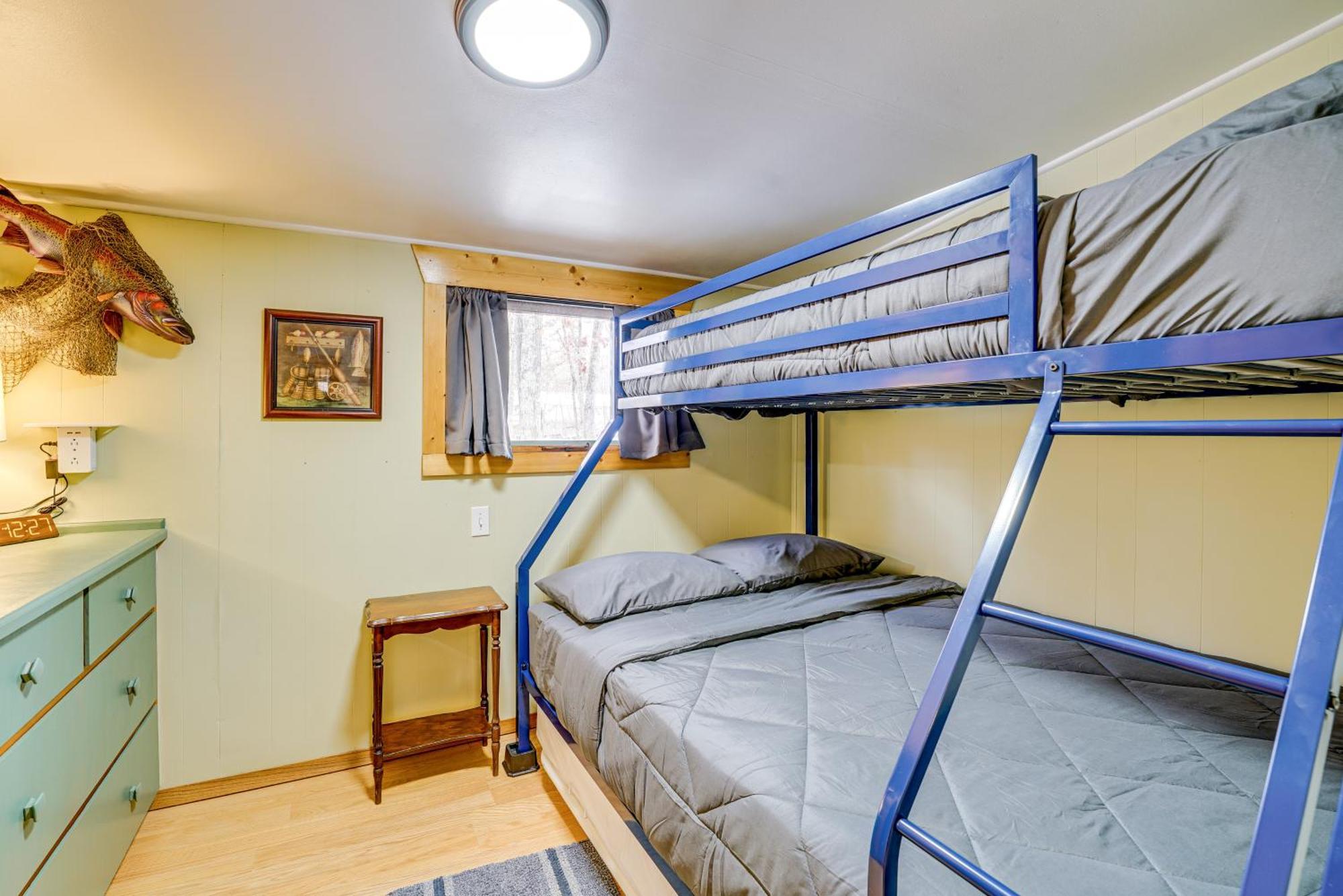 Pet-Friendly Irons Cottage About 4 Mi To Sand Lake! 外观 照片