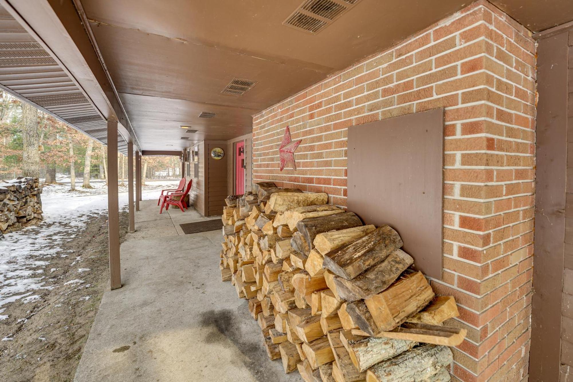 Pet-Friendly Irons Cottage About 4 Mi To Sand Lake! 外观 照片