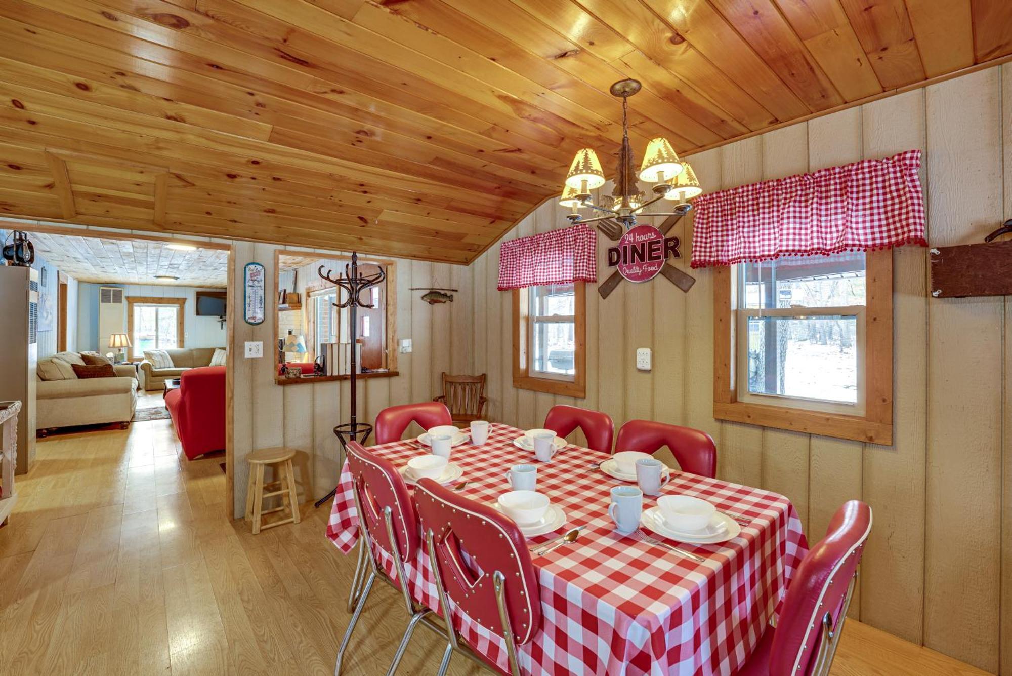 Pet-Friendly Irons Cottage About 4 Mi To Sand Lake! 外观 照片