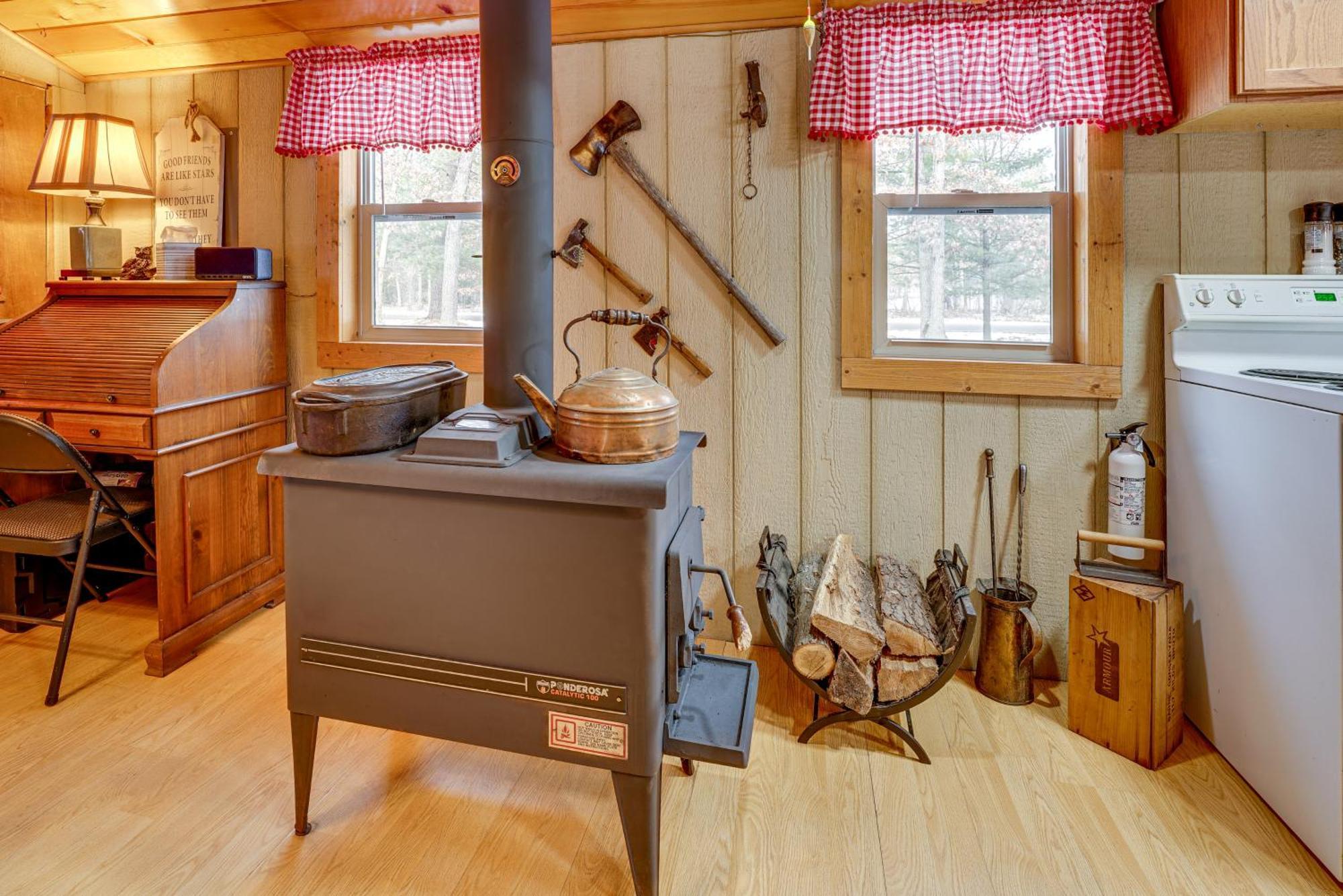 Pet-Friendly Irons Cottage About 4 Mi To Sand Lake! 外观 照片