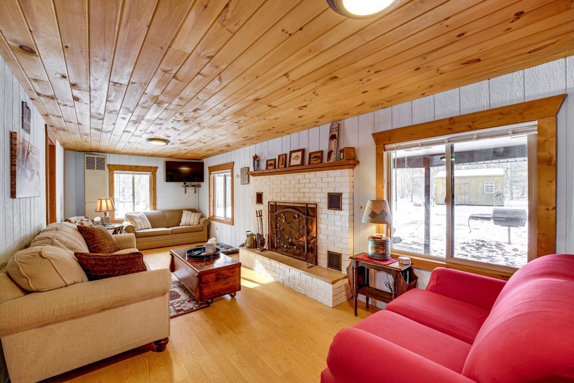 Pet-Friendly Irons Cottage About 4 Mi To Sand Lake! 外观 照片
