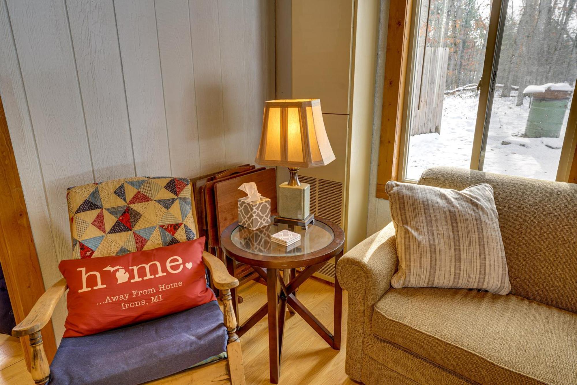 Pet-Friendly Irons Cottage About 4 Mi To Sand Lake! 外观 照片