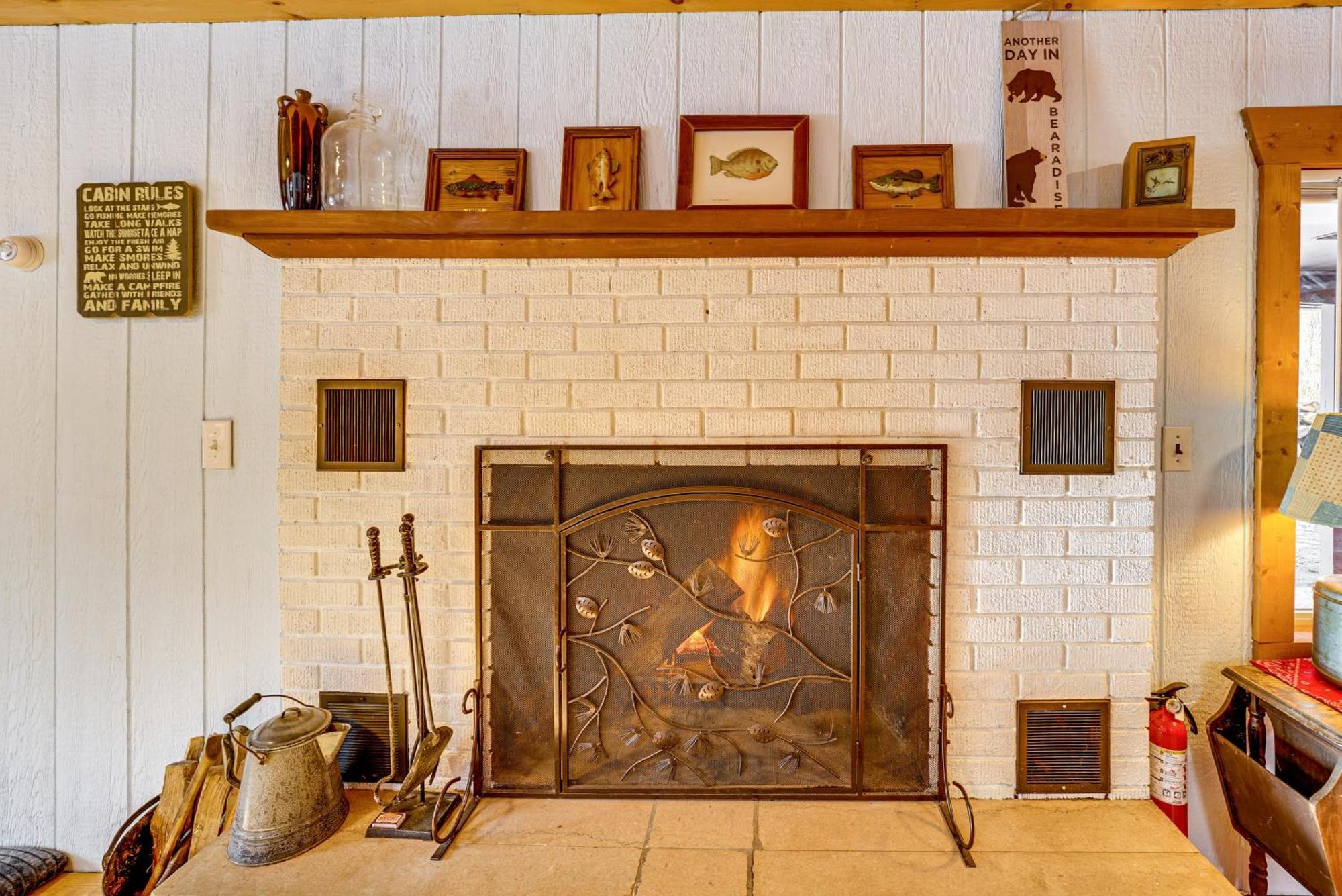 Pet-Friendly Irons Cottage About 4 Mi To Sand Lake! 外观 照片