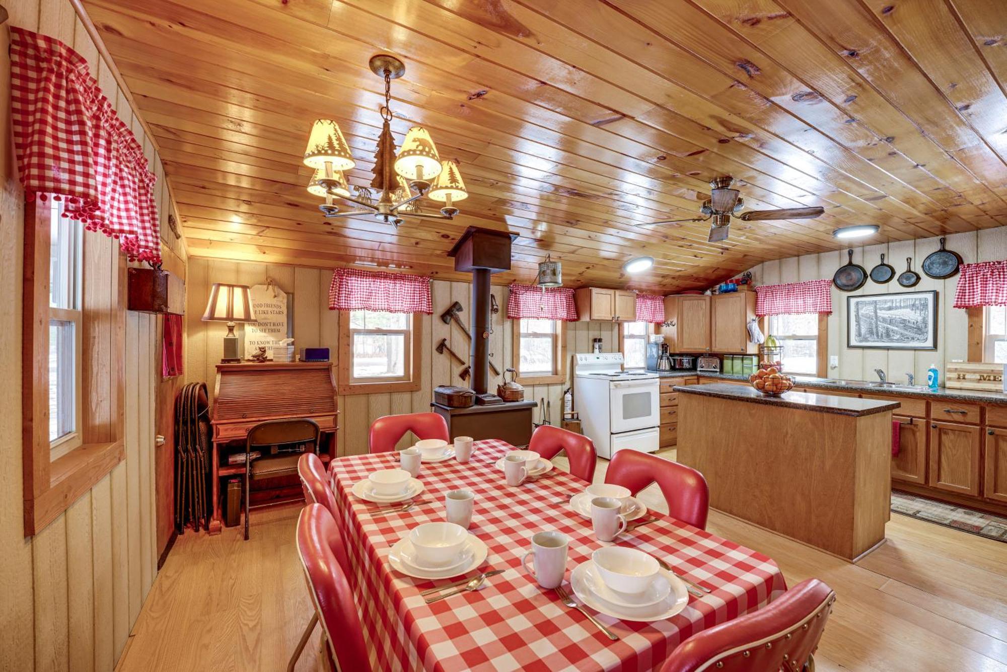 Pet-Friendly Irons Cottage About 4 Mi To Sand Lake! 外观 照片